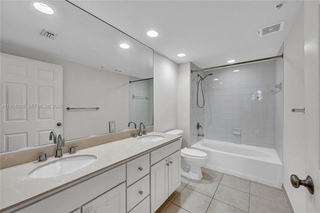 For Rent: $3,450 (2 beds, 2 baths, 1107 Square Feet)