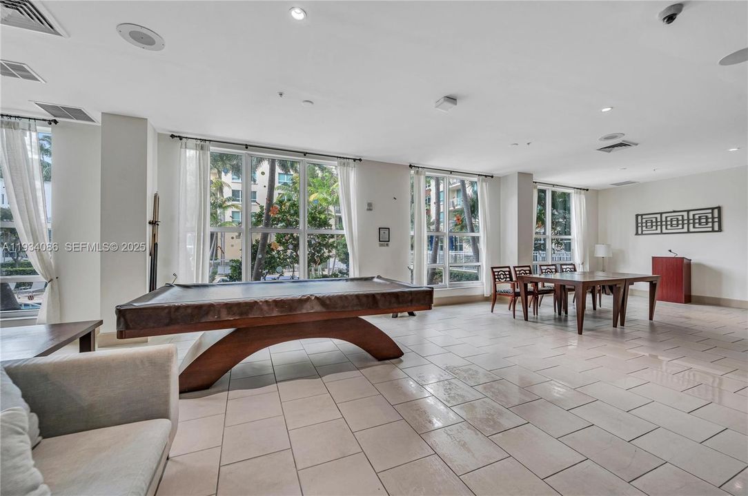 For Rent: $3,450 (2 beds, 2 baths, 1107 Square Feet)