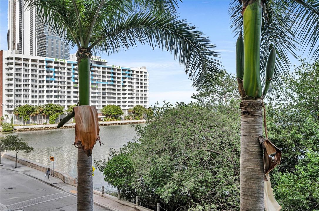 For Rent: $3,450 (2 beds, 2 baths, 1107 Square Feet)