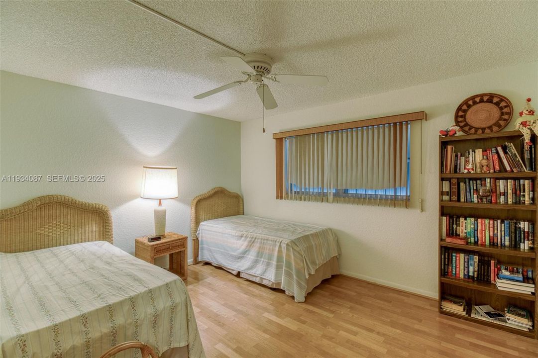 For Sale: $165,000 (2 beds, 2 baths, 1144 Square Feet)