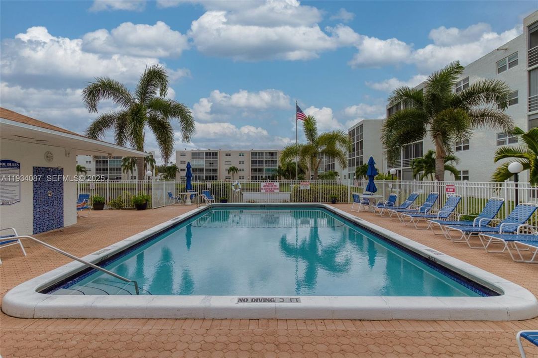 For Sale: $165,000 (2 beds, 2 baths, 1144 Square Feet)