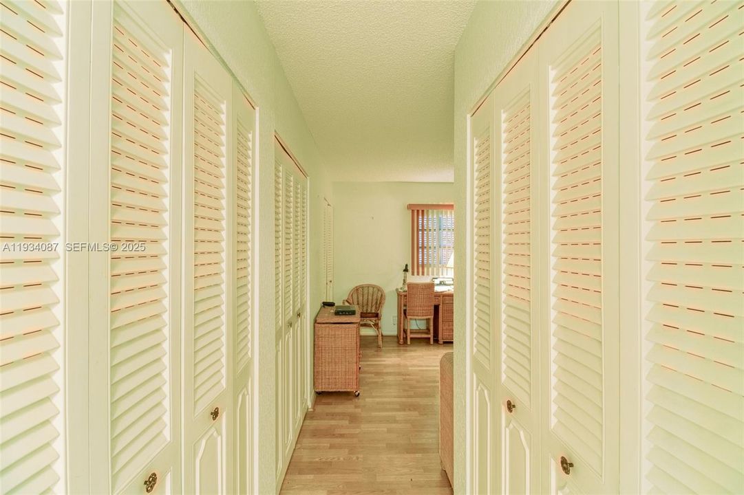 For Sale: $165,000 (2 beds, 2 baths, 1144 Square Feet)