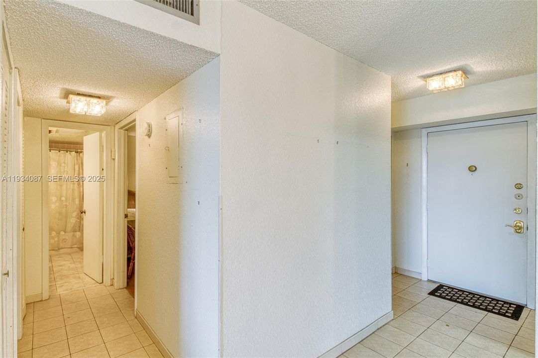 For Sale: $165,000 (2 beds, 2 baths, 1144 Square Feet)