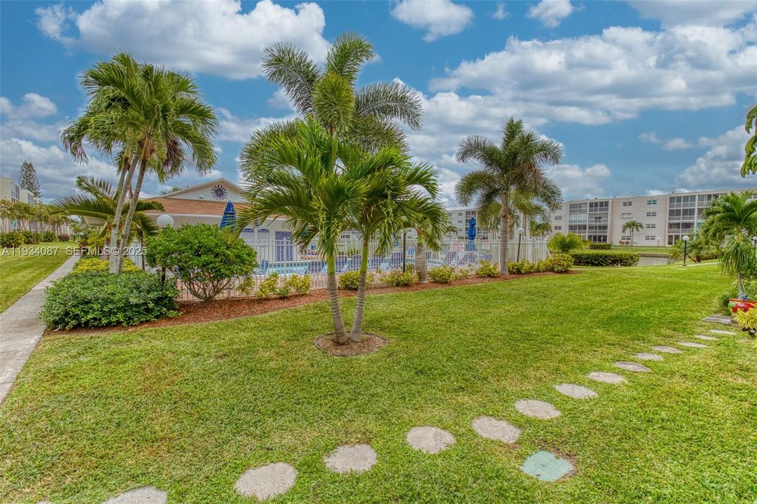 For Sale: $165,000 (2 beds, 2 baths, 1144 Square Feet)