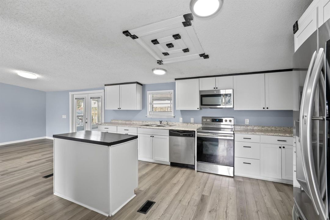 7990-129th-Pl-HigMedia-013