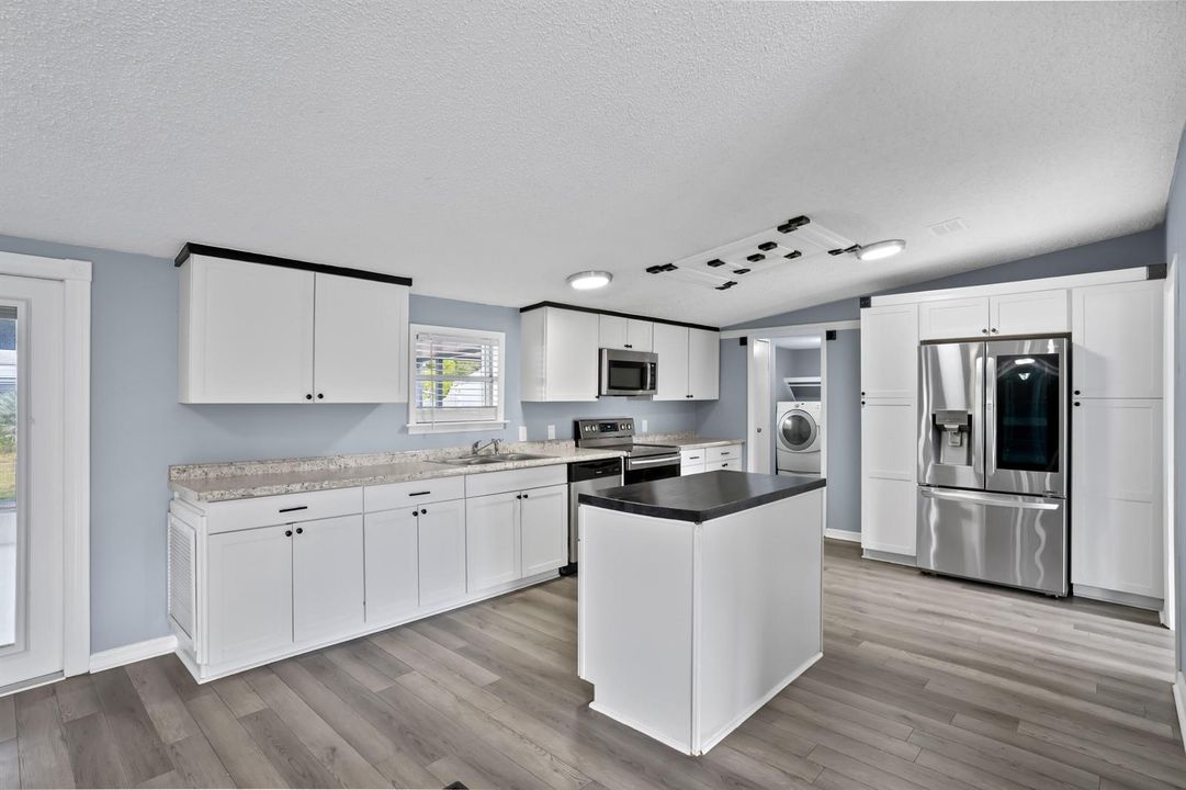 7990-129th-Pl-HigMedia-014