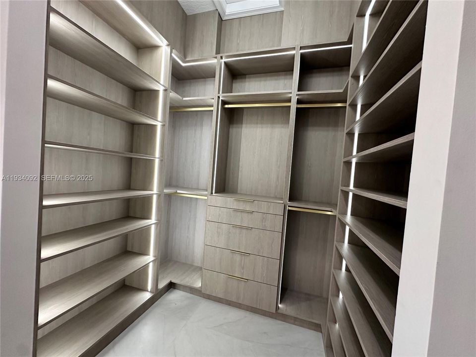 En Venta: $2,285,000 (6 camas, 5 baños, 0 Pies cuadrados)