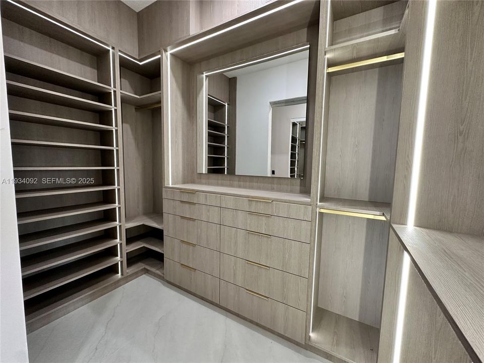 En Venta: $2,285,000 (6 camas, 5 baños, 0 Pies cuadrados)