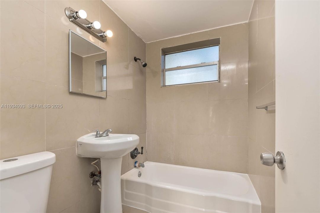 For Rent: $1,550 (0 beds, 1 baths, 450 Square Feet)