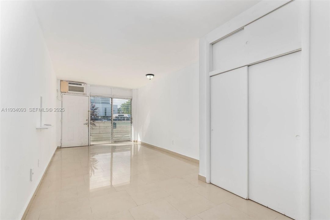 For Rent: $1,550 (0 beds, 1 baths, 450 Square Feet)