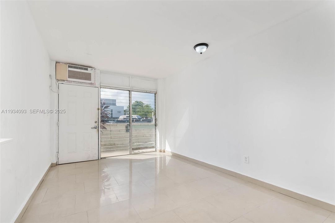 For Rent: $1,550 (0 beds, 1 baths, 450 Square Feet)