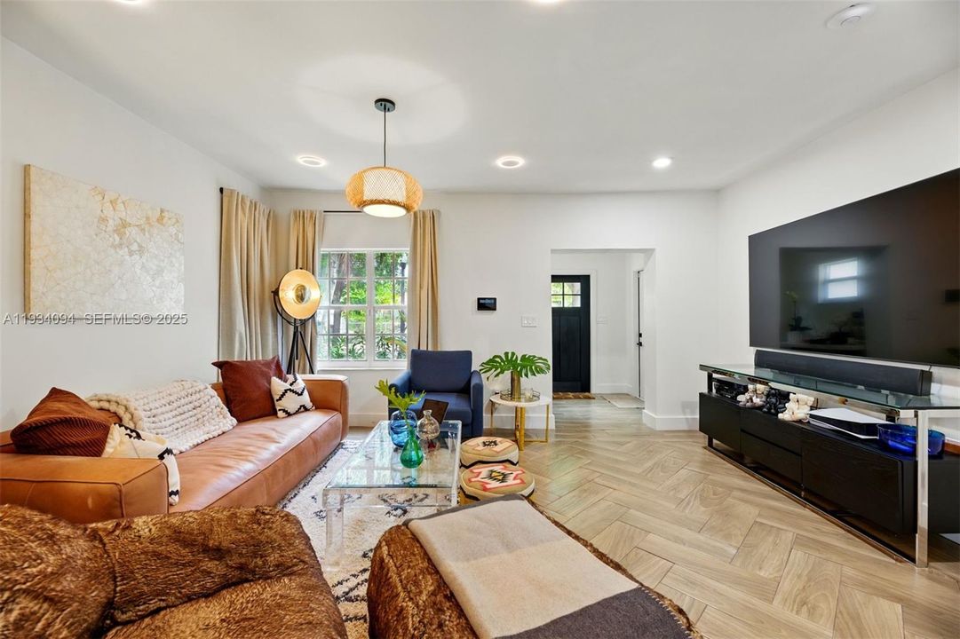 En Renta: $8,000 (3 camas, 3 baños, 1670 Pies cuadrados)