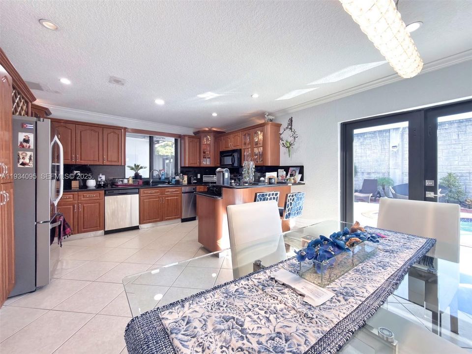 En Venta: $1,100,000 (5 camas, 4 baños, 2047 Pies cuadrados)