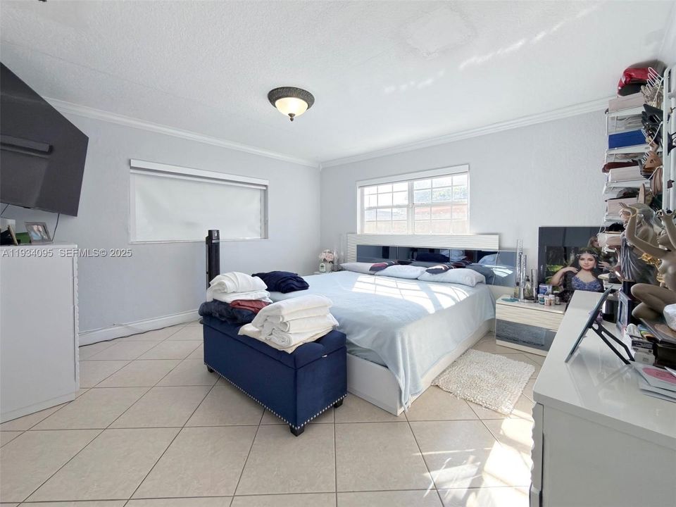 En Venta: $1,100,000 (5 camas, 4 baños, 2047 Pies cuadrados)