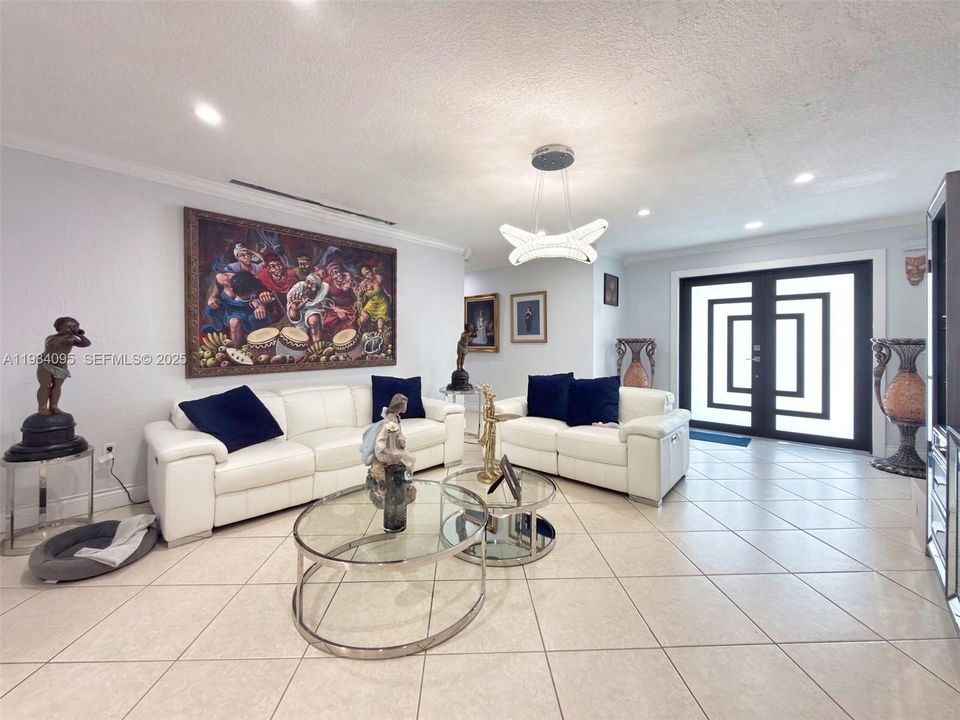 En Venta: $1,100,000 (5 camas, 4 baños, 2047 Pies cuadrados)