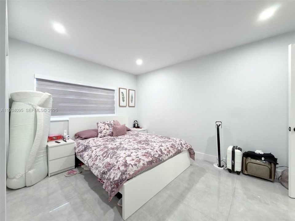 En Venta: $1,100,000 (5 camas, 4 baños, 2047 Pies cuadrados)