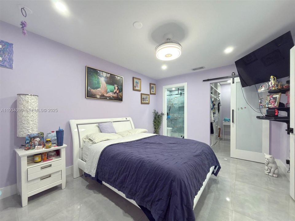 En Venta: $1,100,000 (5 camas, 4 baños, 2047 Pies cuadrados)