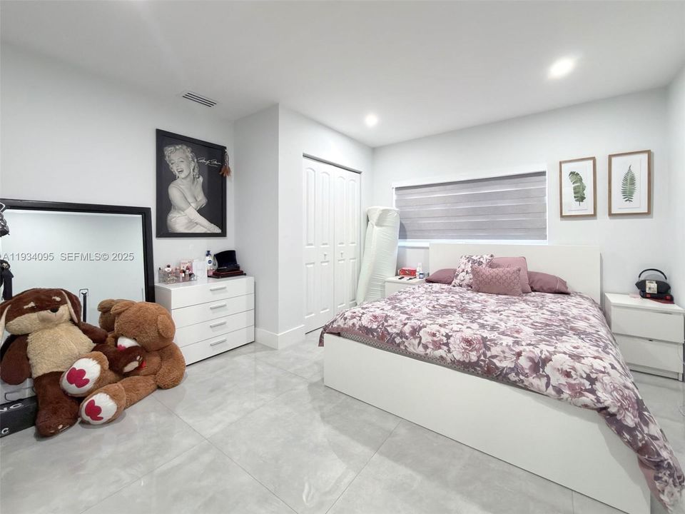 En Venta: $1,100,000 (5 camas, 4 baños, 2047 Pies cuadrados)