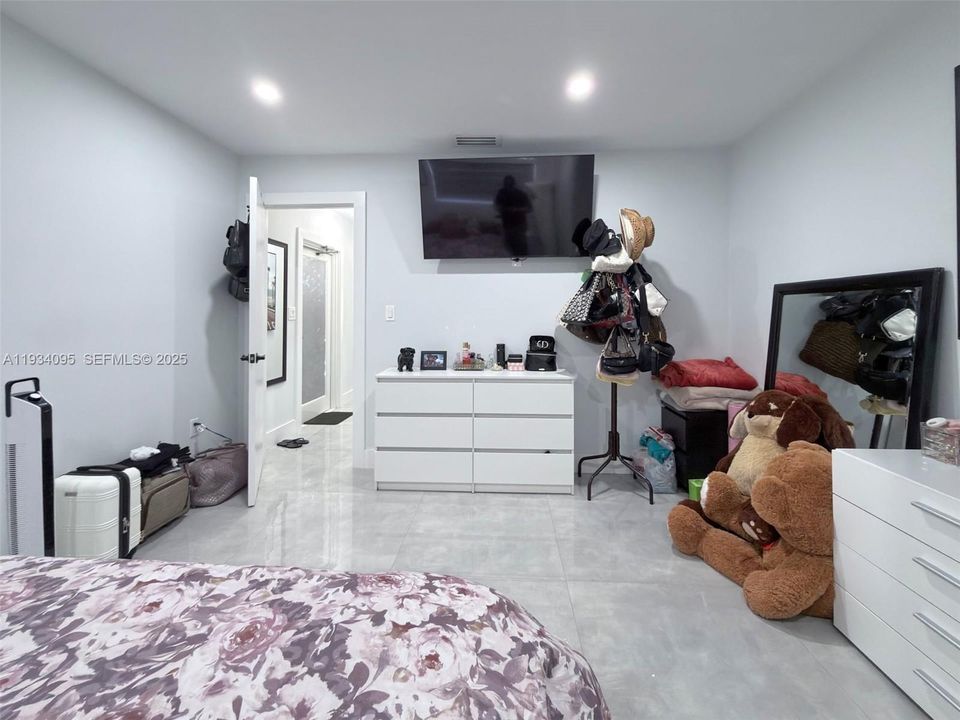 En Venta: $1,100,000 (5 camas, 4 baños, 2047 Pies cuadrados)