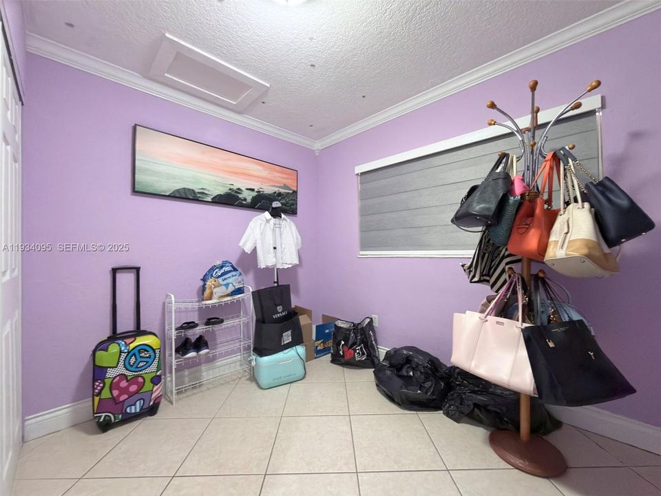 En Venta: $1,100,000 (5 camas, 4 baños, 2047 Pies cuadrados)