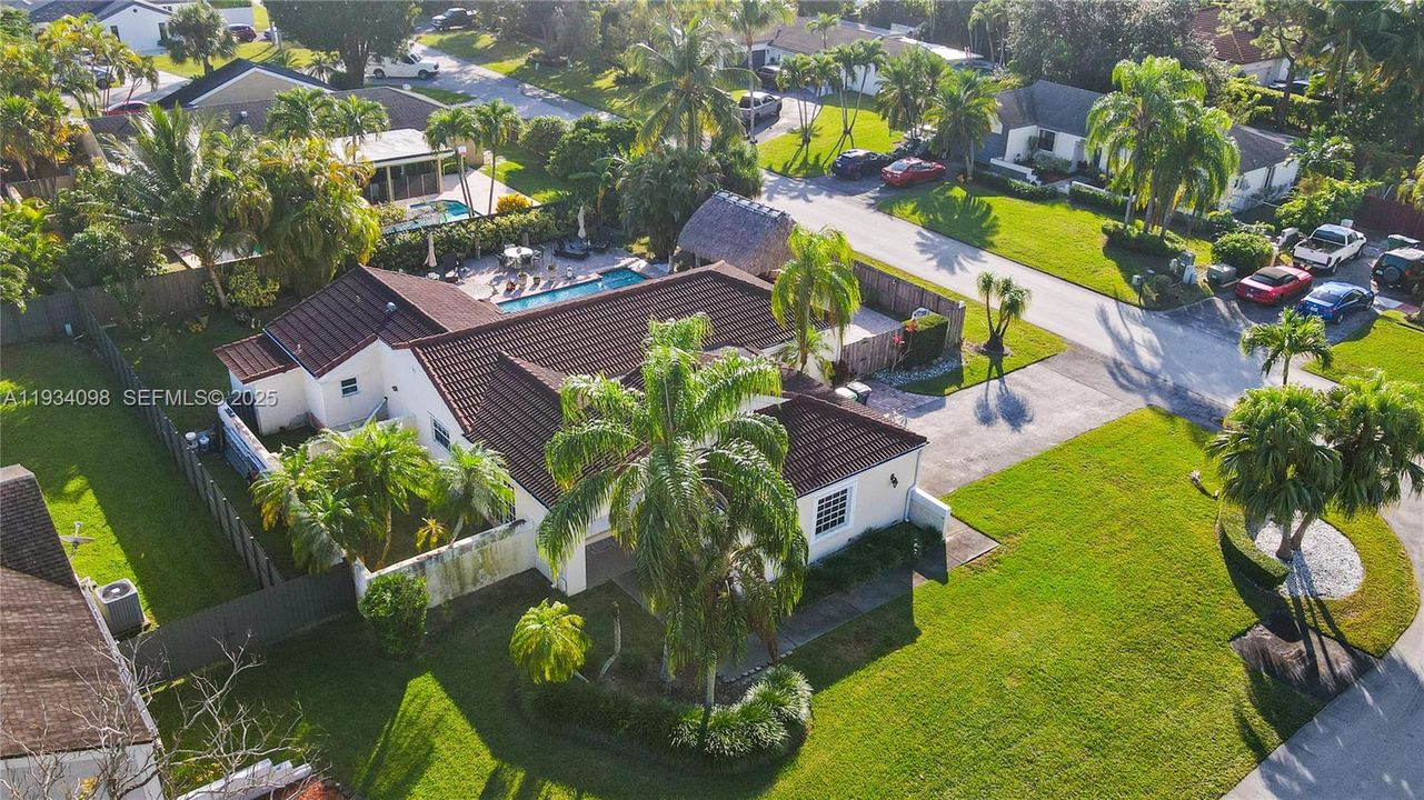 For Sale: $850,000 (3 beds, 2 baths, 1848 Square Feet)