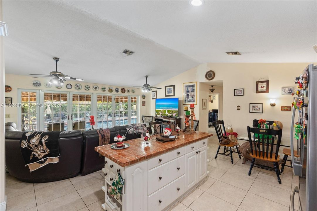 For Sale: $850,000 (3 beds, 2 baths, 1848 Square Feet)