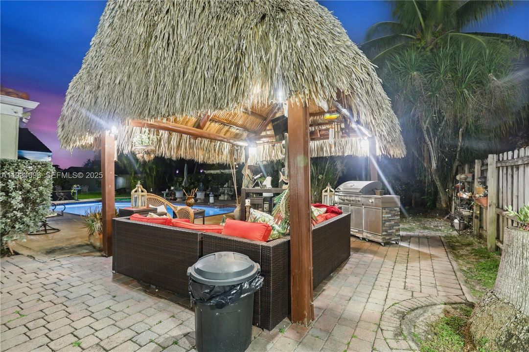 For Sale: $850,000 (3 beds, 2 baths, 1848 Square Feet)