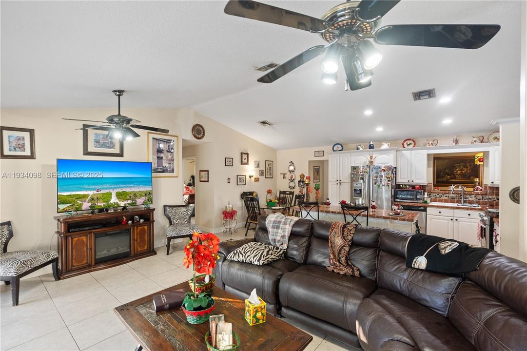 For Sale: $850,000 (3 beds, 2 baths, 1848 Square Feet)