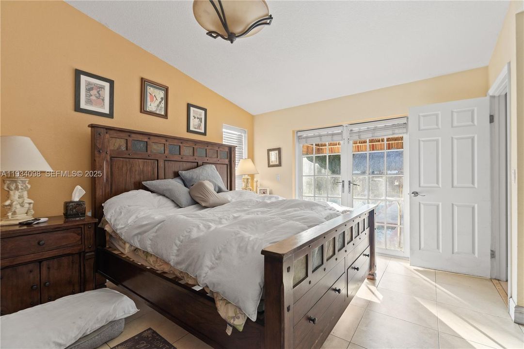 For Sale: $850,000 (3 beds, 2 baths, 1848 Square Feet)