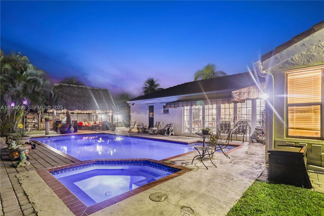 For Sale: $850,000 (3 beds, 2 baths, 1848 Square Feet)