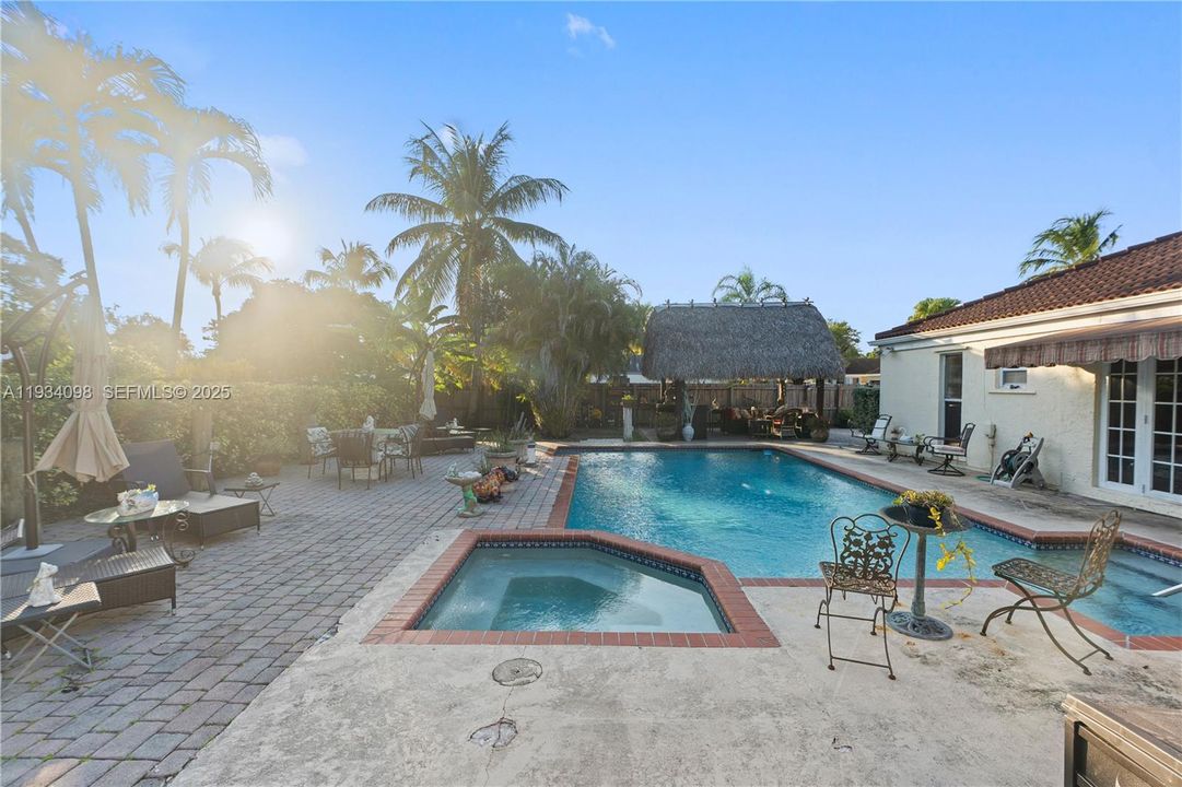 For Sale: $850,000 (3 beds, 2 baths, 1848 Square Feet)