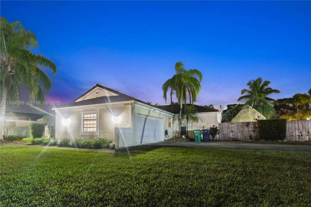 For Sale: $850,000 (3 beds, 2 baths, 1848 Square Feet)