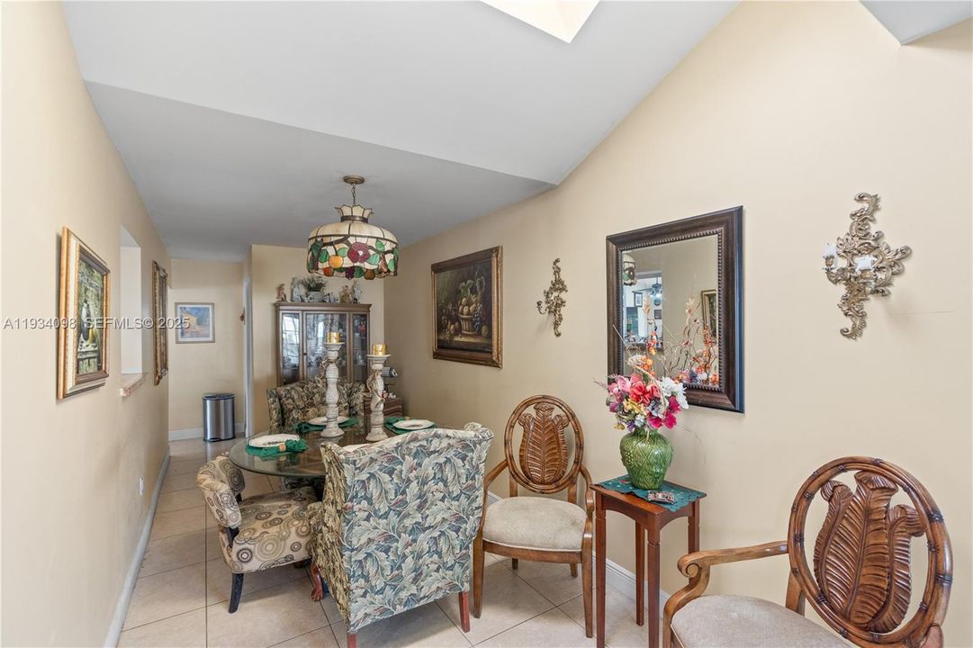 For Sale: $850,000 (3 beds, 2 baths, 1848 Square Feet)