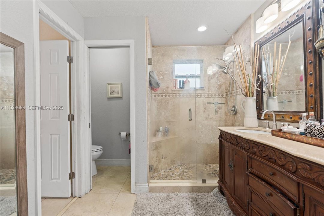 For Sale: $850,000 (3 beds, 2 baths, 1848 Square Feet)