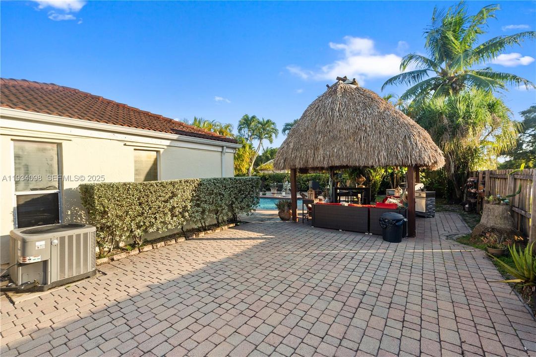 For Sale: $850,000 (3 beds, 2 baths, 1848 Square Feet)