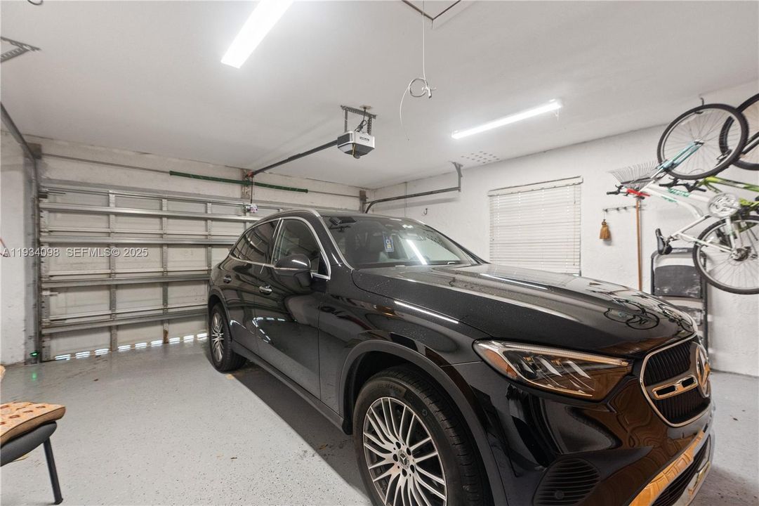 For Sale: $850,000 (3 beds, 2 baths, 1848 Square Feet)