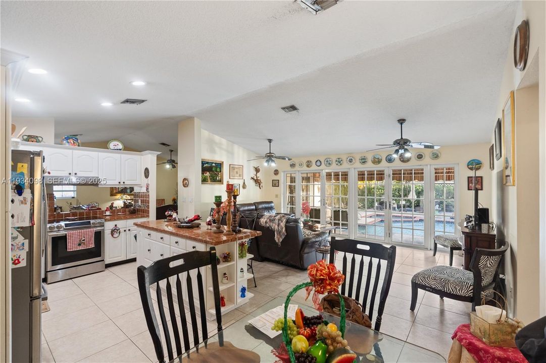 For Sale: $850,000 (3 beds, 2 baths, 1848 Square Feet)