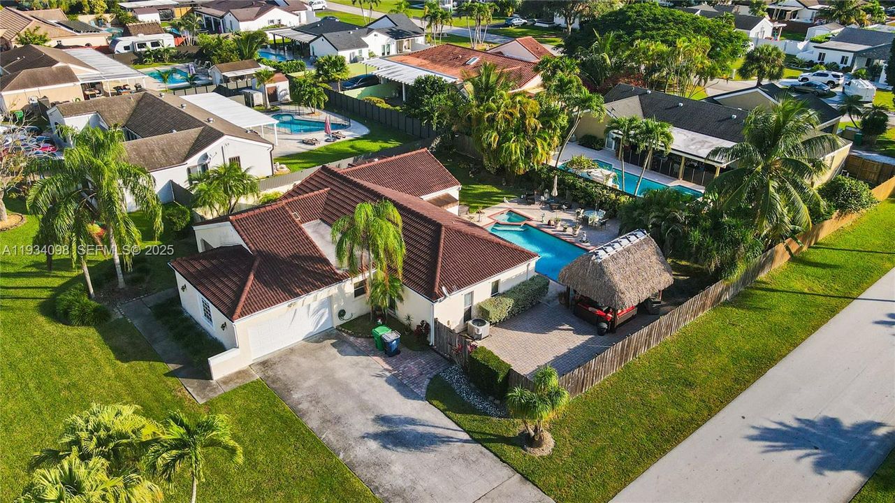 For Sale: $850,000 (3 beds, 2 baths, 1848 Square Feet)