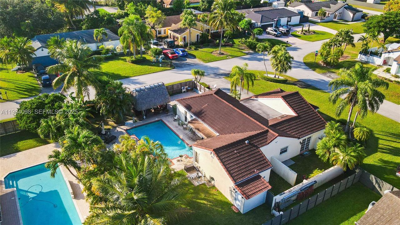 For Sale: $850,000 (3 beds, 2 baths, 1848 Square Feet)