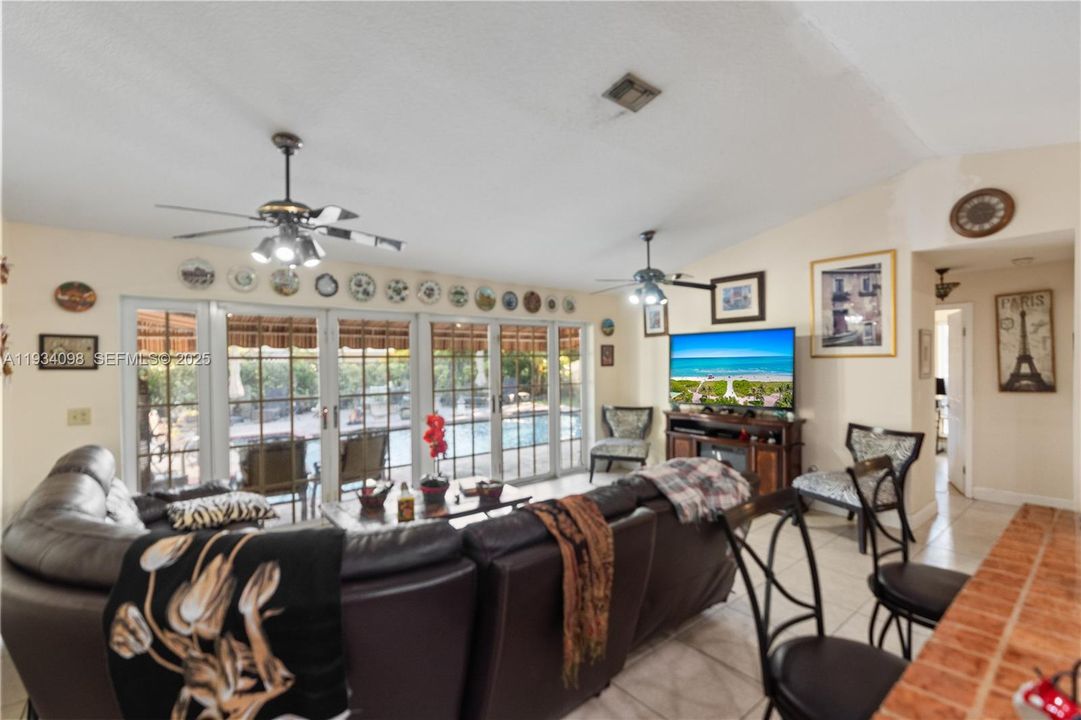 For Sale: $850,000 (3 beds, 2 baths, 1848 Square Feet)