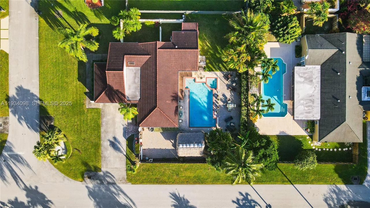 For Sale: $850,000 (3 beds, 2 baths, 1848 Square Feet)