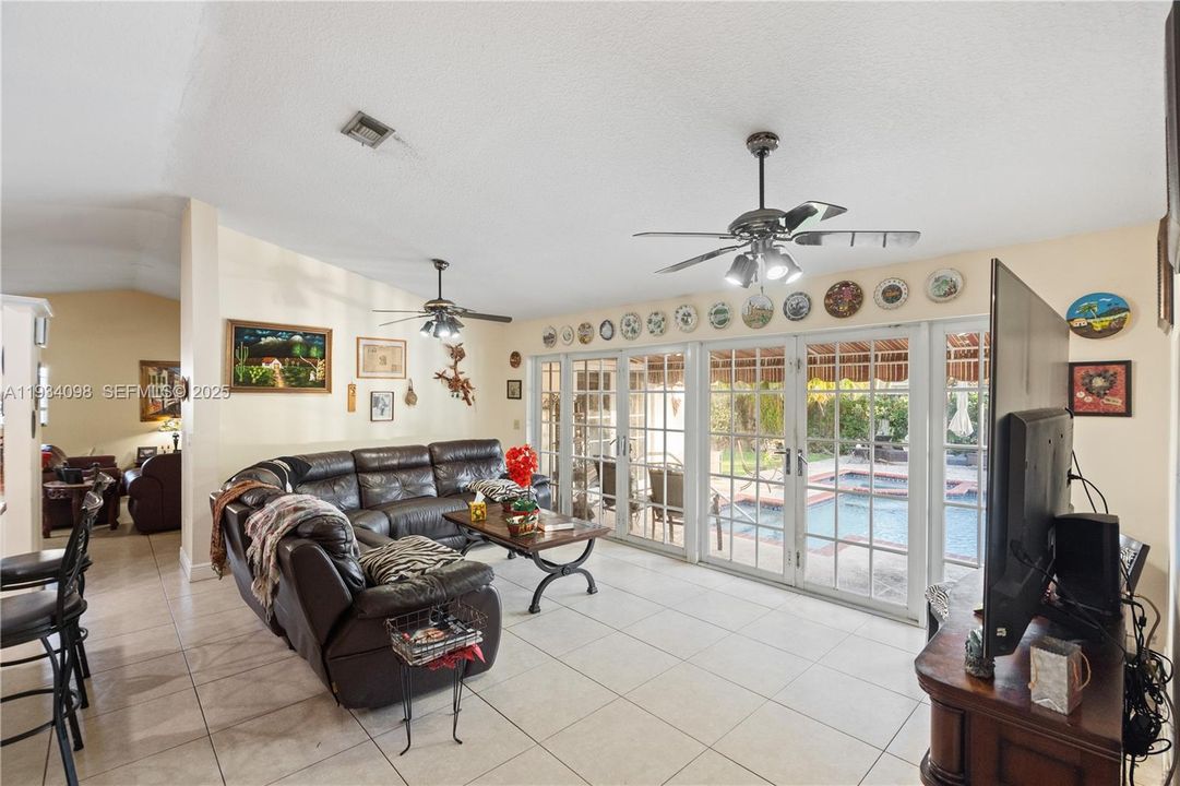 For Sale: $850,000 (3 beds, 2 baths, 1848 Square Feet)