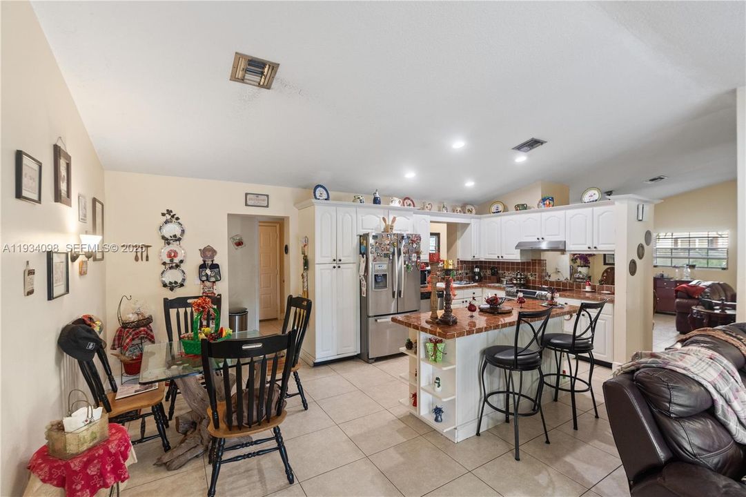 For Sale: $850,000 (3 beds, 2 baths, 1848 Square Feet)