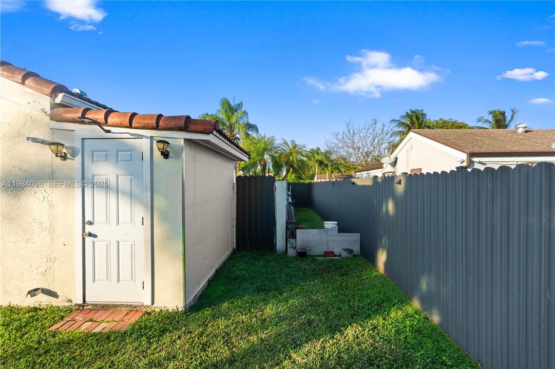 For Sale: $850,000 (3 beds, 2 baths, 1848 Square Feet)
