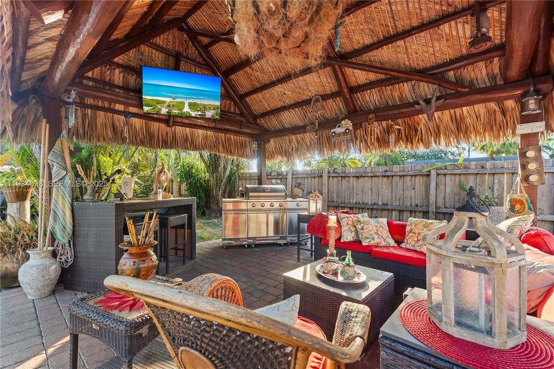 For Sale: $850,000 (3 beds, 2 baths, 1848 Square Feet)