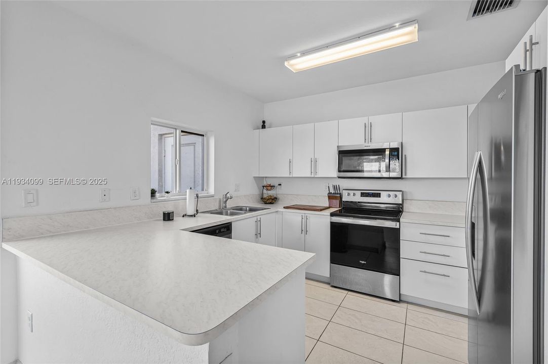 For Rent: $2,600 (4 beds, 3 baths, 1730 Square Feet)