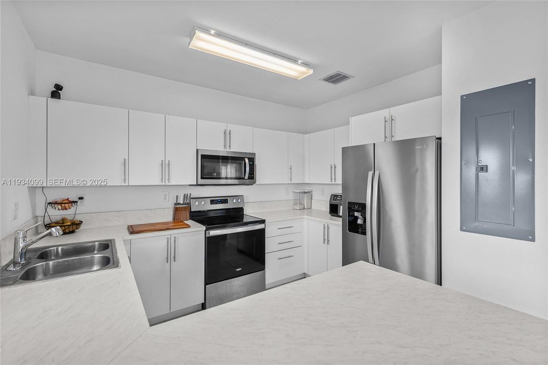 For Rent: $2,600 (4 beds, 3 baths, 1730 Square Feet)