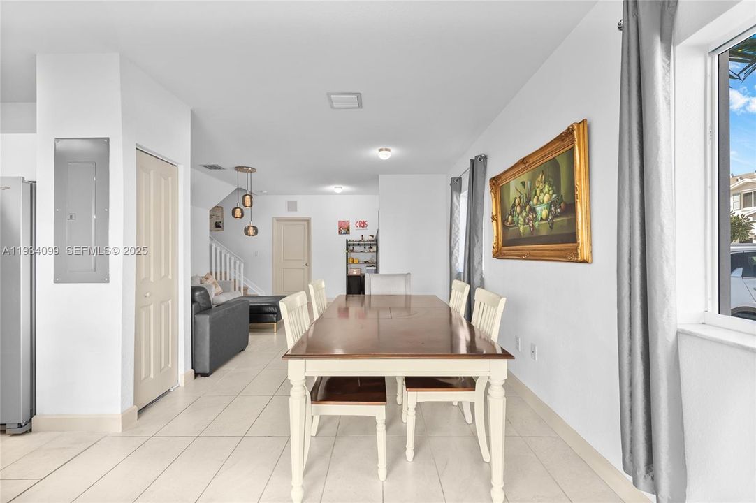 For Rent: $2,600 (4 beds, 3 baths, 1730 Square Feet)