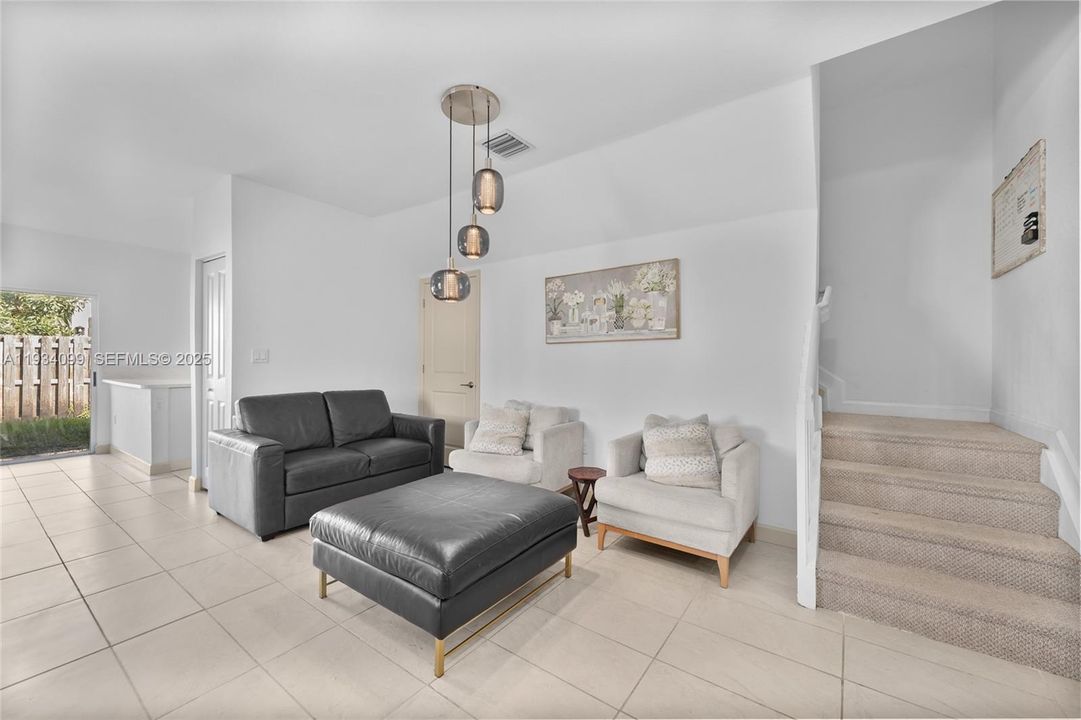 For Rent: $2,600 (4 beds, 3 baths, 1730 Square Feet)