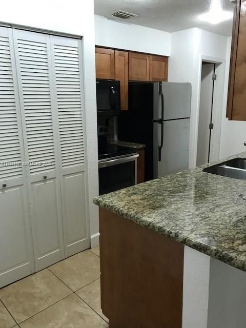 For Sale: $268,000 (2 beds, 2 baths, 1144 Square Feet)